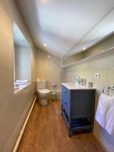 Koupelna v ubytování Apartamento Dúplex Llivia