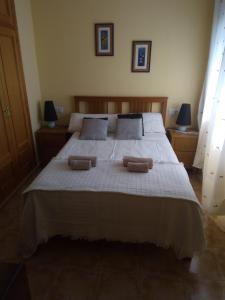 a bedroom with a large bed with two towels on it at Canuta de Ifach 3H in La Canuta