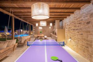 Πινγκ πονγκ στο Kalypso Villa, Detached Privacy, By ThinkVilla ή εκεί κοντά