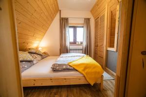 Posteľ alebo postele v izbe v ubytovaní Apartament Stary Mlyn