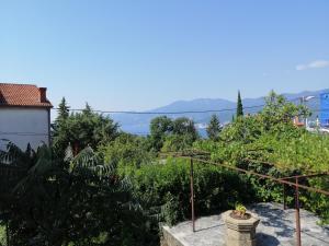 a view of a garden with bushes and trees at Studio apartment Vigo - Rijeka in Rijeka
