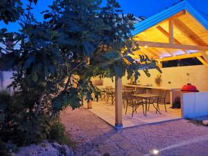 Patio alebo iná vonkajšia časť ubytovania Villa Gambera