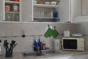 Kuchyň nebo kuchyňský kout v ubytování Yria Suite Zakynthos