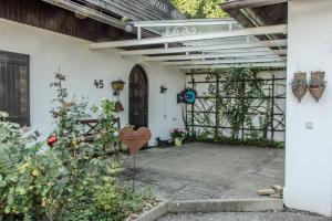 גינה חיצונית ב-Ferienhaus im Weingarten
