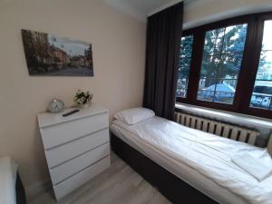 Łóżko lub łóżka w pokoju w obiekcie Warszawska