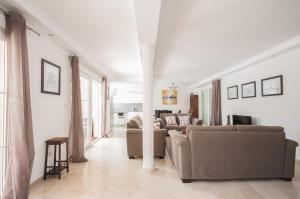 Posezení v ubytování Beach Villa Costanera in Marbella