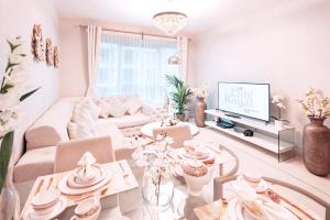 TV a/nebo společenská místnost v ubytování Elite Royal Apartment - Onyx