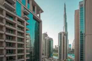 Nespecifikovaný výhled na destinaci Dubaj nebo výhled na město při pohledu z apartmánu