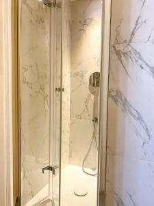 A bathroom at La Ripa Camere Vernazza - Stradivari Apartment
