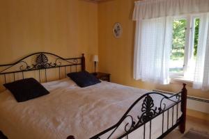 Postel nebo postele na pokoji v ubytování Sjöstugan, Öland - fantastiskt läge nära havet! + 16 fotografií