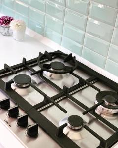 a stove top with black burners on a kitchen counter at Heideviertel in Bispingen
