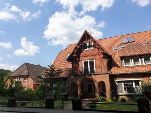 an old brick house with a red roof at Pension Auetal in Döhle