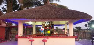 Zona de lounge sau bar la Elephant Garden Hotel and Resort Pvt Ltd