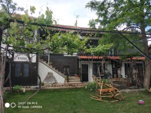 Κήπος έξω από το Papanovata House