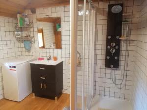 a small bathroom with a sink and a shower at Ca La Bruna 