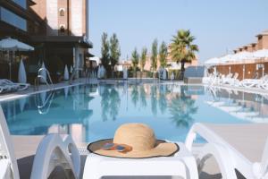 Bazén v ubytování Hotel Granada Palace nebo v jeho okolí