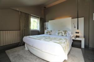 Кровать или кровати в номере Hotel & Spa Xalet Bringue