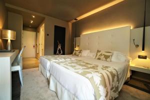 Кровать или кровати в номере Hotel & Spa Xalet Bringue