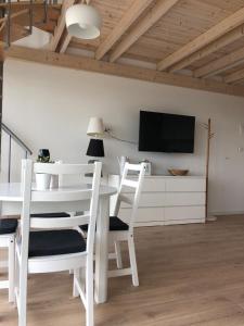 TV a/nebo společenská místnost v ubytování Morskie Wzgórze Apartamenty