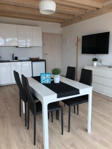 Kuchyň nebo kuchyňský kout v ubytování Morskie Wzgórze Apartamenty