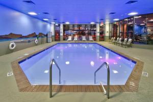 Bazén v ubytování Ramada by Wyndham Albuquerque Midtown nebo v jeho okolí