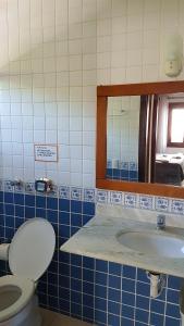 Ein Badezimmer in der Unterkunft Pousada Pedra da Gaivota