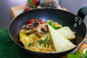 Makanan di atau berdekatan hotel