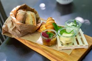 Makanan di atau berdekatan hotel