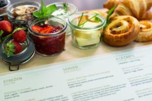 Makanan di atau berdekatan hotel