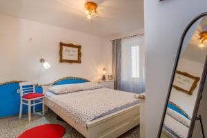 Postel nebo postele na pokoji v ubytování Apartments Kaštel