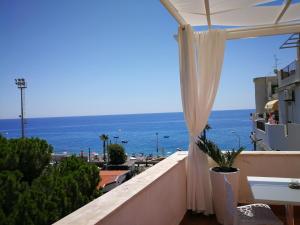 a balcony with a view of the ocean at B&B Il Mare degli Dei in Letojanni