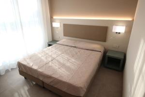 A bed or beds in a room at Persea mare appartamenti