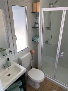 Kúpeľňa v ubytovaní Mobile Home Leggiero 156 - Porton Nature Hideouts
