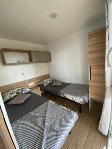 Posteľ alebo postele v izbe v ubytovaní Mobile Home Leggiero 156 - Porton Nature Hideouts