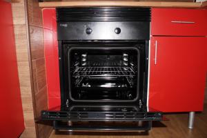 A kitchen or kitchenette at Sea Friendly Holiday Home