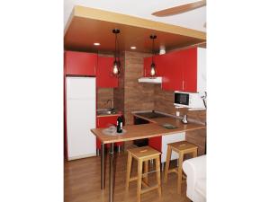 A kitchen or kitchenette at Sea Friendly Holiday Home
