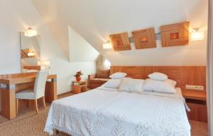 Postel nebo postele na pokoji v ubytování Hotel Zbójnicówka