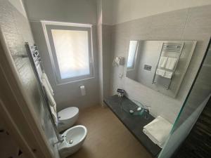 Koupelna v ubytování B&B La Perla & Suites
