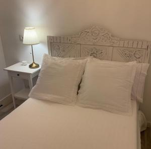 Ein Bett oder Betten in einem Zimmer der Unterkunft Casa Laranjeira Olhão