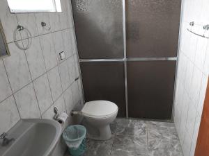 Vannituba majutusasutuses Pousada Jorai e Camping