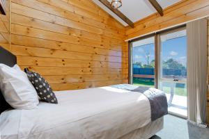 Postel nebo postele na pokoji v ubytování Poenamo Hotel + 37 fotografií