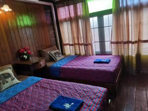 Letto o letti in una camera di Baan Are Gong Riverside Homestay