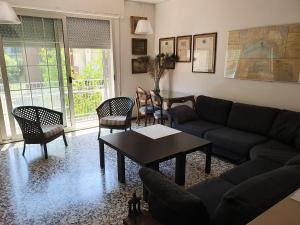 a living room with a couch and a table and chairs at Casa delle Conchiglie in Città Giardino