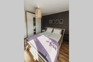 Postel nebo postele na pokoji v ubytování Piastowska sleeping - mieszkanie w centrum miasta