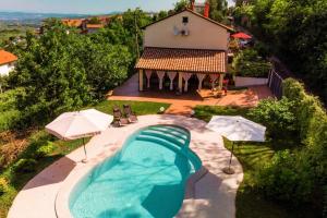Výhled na bazén z ubytování Pool House Ančka - Happy Rentals nebo okolí