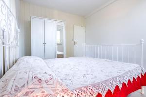 Postel nebo postele na pokoji v ubytování Apartments Siparis with Pool