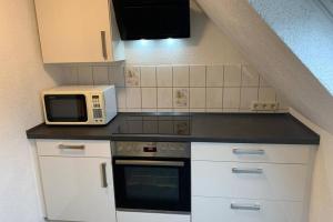 A kitchen or kitchenette at BGI Wohnung