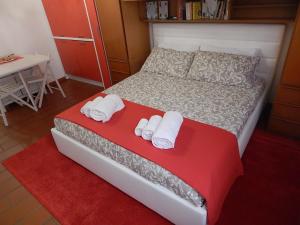 Łóżko lub łóżka w pokoju w obiekcie La casa del Centro