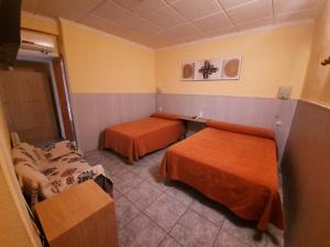 Posteľ alebo postele v izbe v ubytovaní Hostal Alba + 6 fotografií