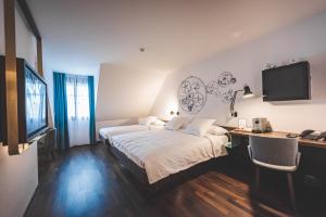 Cama ou camas em um quarto em Hotel Bernina Geneva